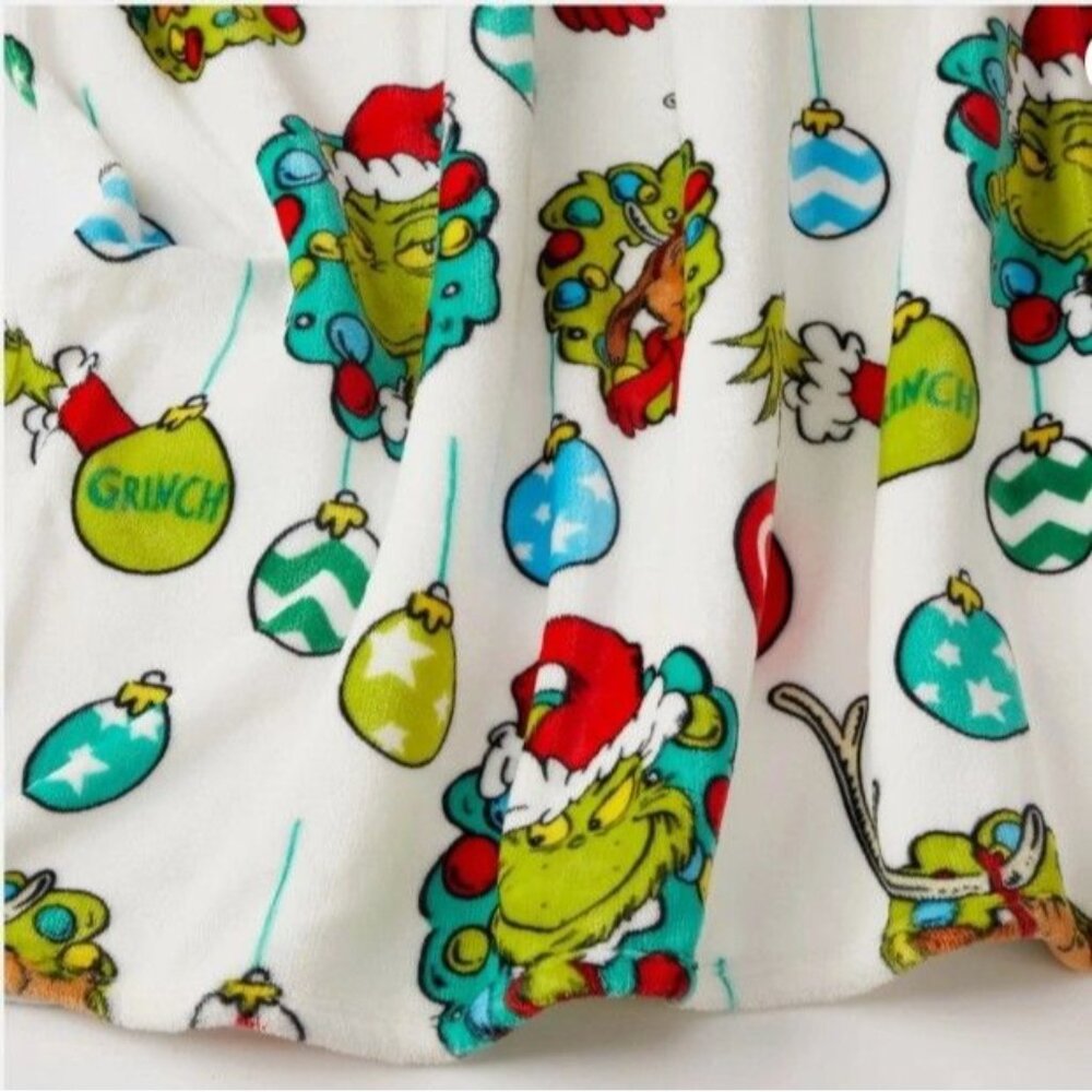 NWT The Grinch Oversized Silky Soft Plush Throw 50x70 Christmas Holiday Blanket - Picture 5 of 6